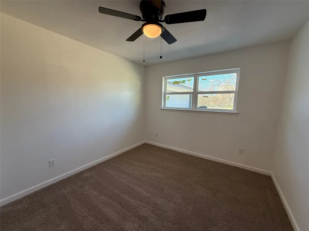 106 W Jeter Street Mabank, TX 75147