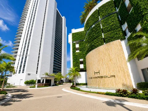 16385 Biscayne Blvd #1920