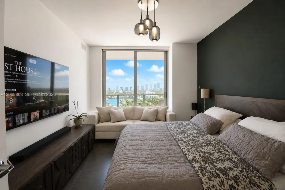16385 Biscayne Blvd #1920 North Miami Beach, FL 33160