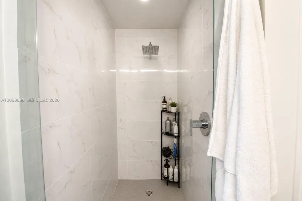 16385 Biscayne Blvd #1920 North Miami Beach, FL 33160