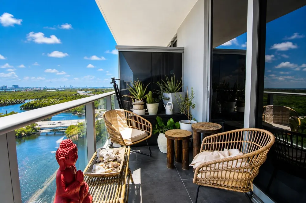 16385 Biscayne Blvd #1920 North Miami Beach, FL 33160