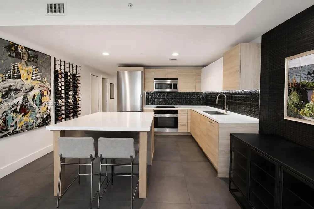 16385 Biscayne Blvd #1920 North Miami Beach, FL 33160