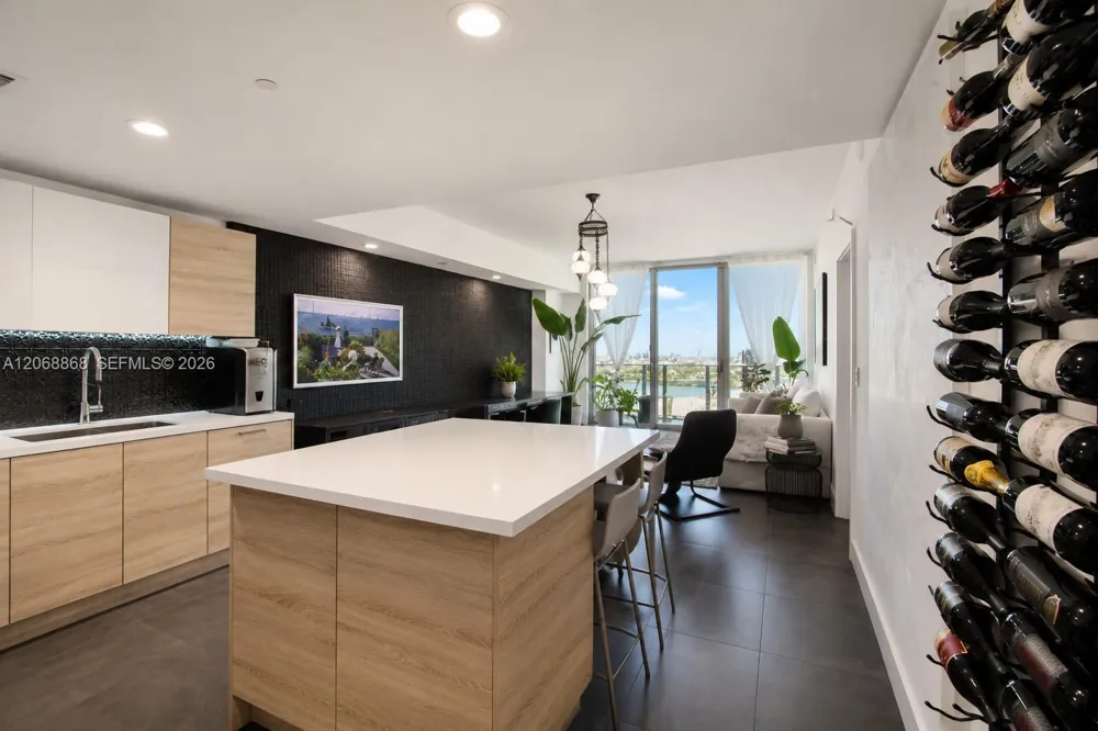 16385 Biscayne Blvd #1920 North Miami Beach, FL 33160