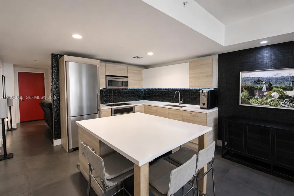 16385 Biscayne Blvd #1920 North Miami Beach, FL 33160