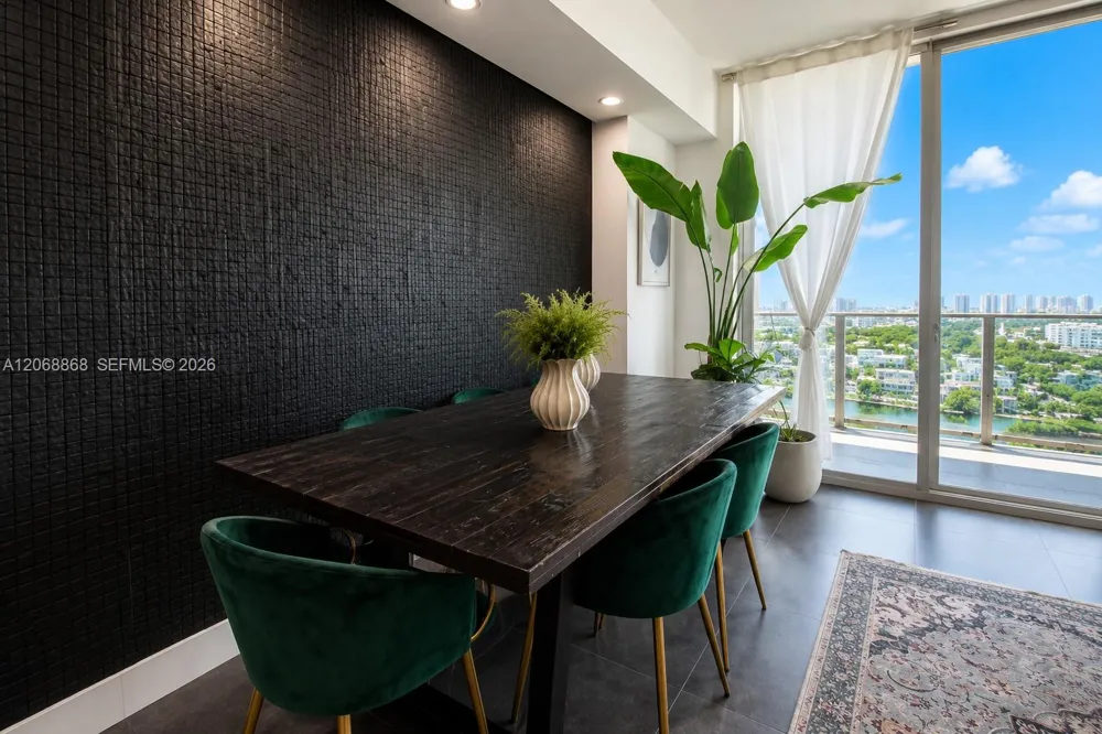 16385 Biscayne Blvd #1920 North Miami Beach, FL 33160