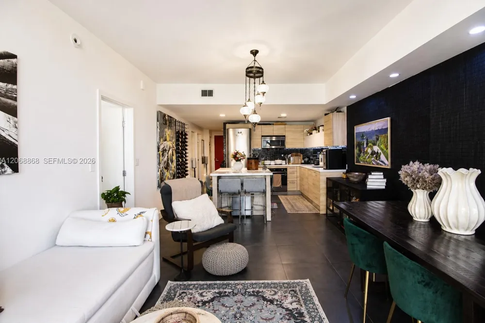 16385 Biscayne Blvd #1920 North Miami Beach, FL 33160
