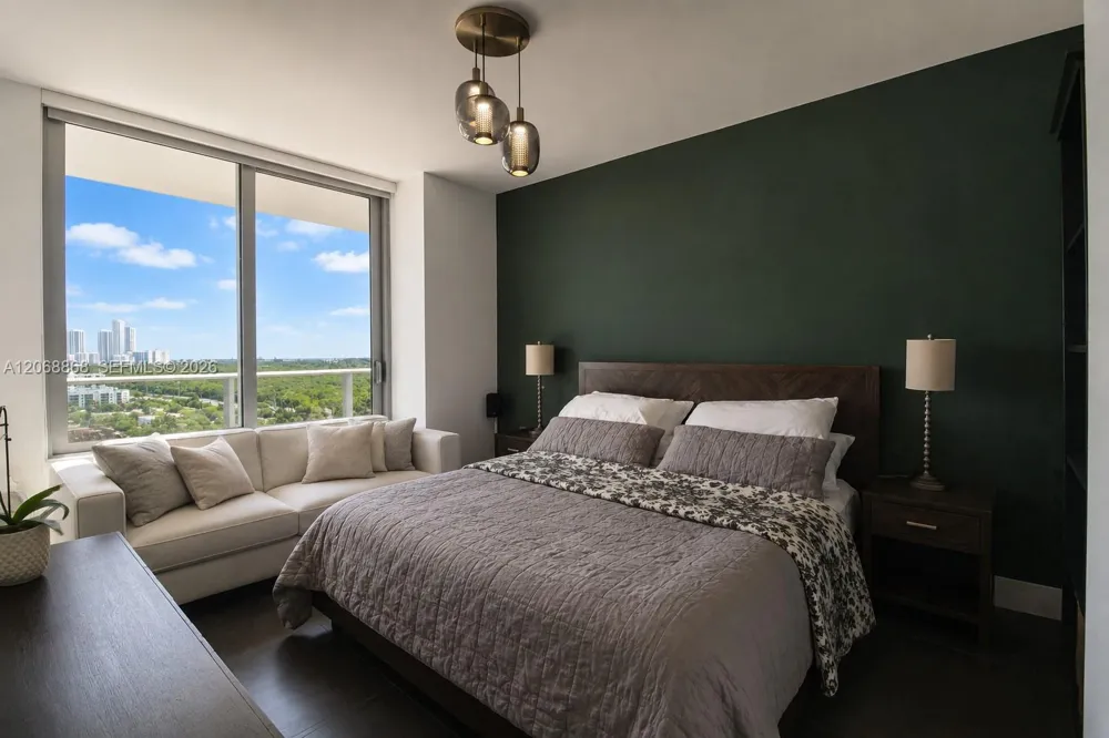 16385 Biscayne Blvd #1920 North Miami Beach, FL 33160