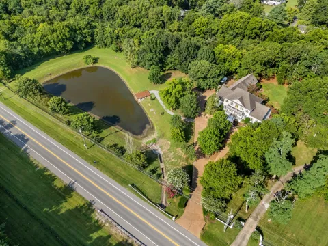 1115 Wilson Pike