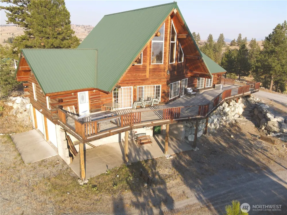 20 Homestead Spur Oroville, WA 98844