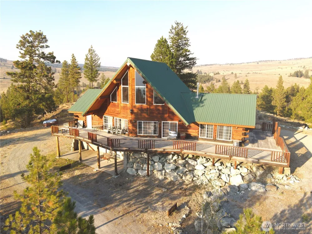 20 Homestead Spur Oroville, WA 98844