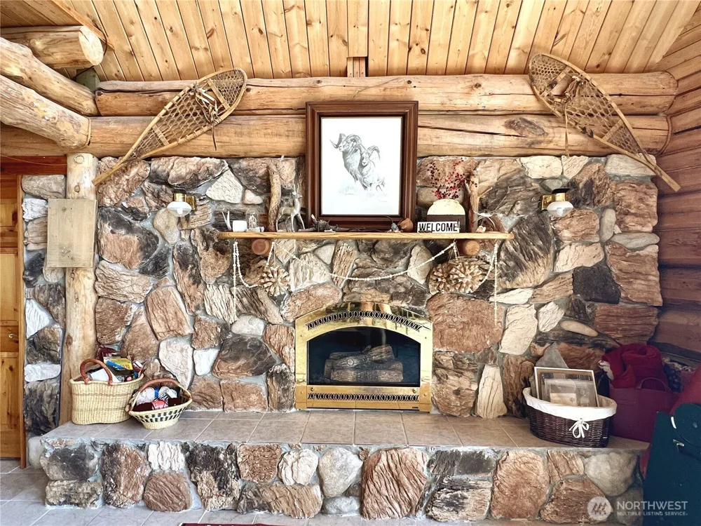 20 Homestead Spur Oroville, WA 98844