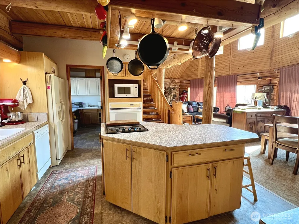 20 Homestead Spur Oroville, WA 98844