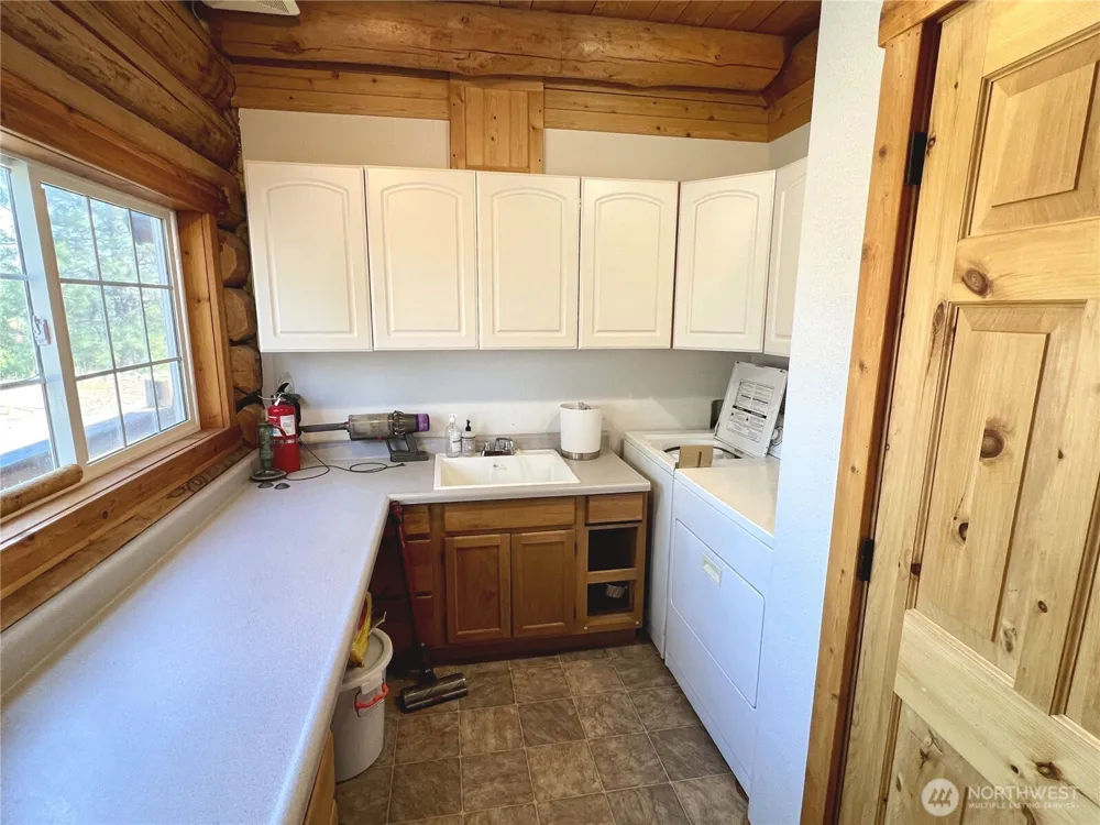 20 Homestead Spur Oroville, WA 98844