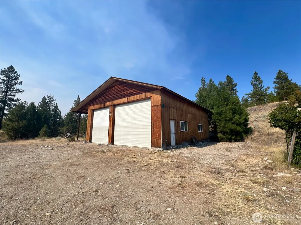 20 Homestead Spur Oroville, WA 98844