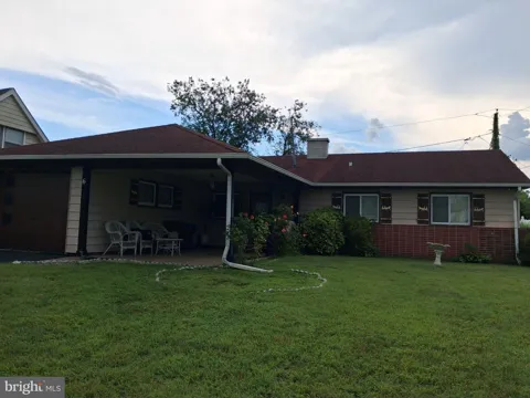 6 BRIERDALE LANE