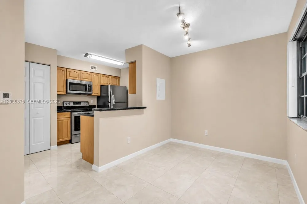 2880 Oakland Forest Dr #110 Oakland Park, FL 33309