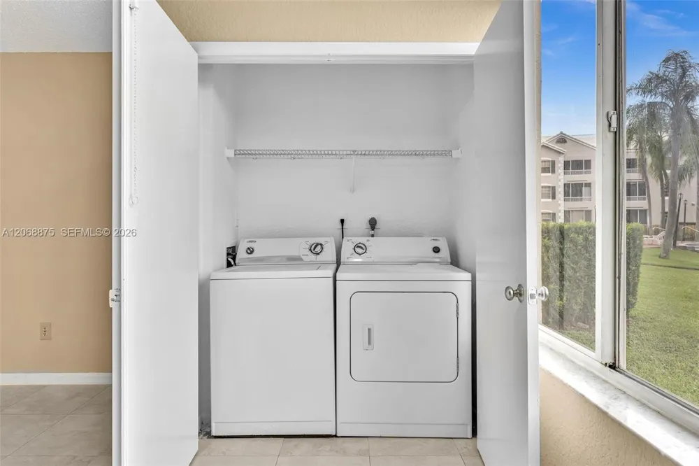 2880 Oakland Forest Dr #110 Oakland Park, FL 33309