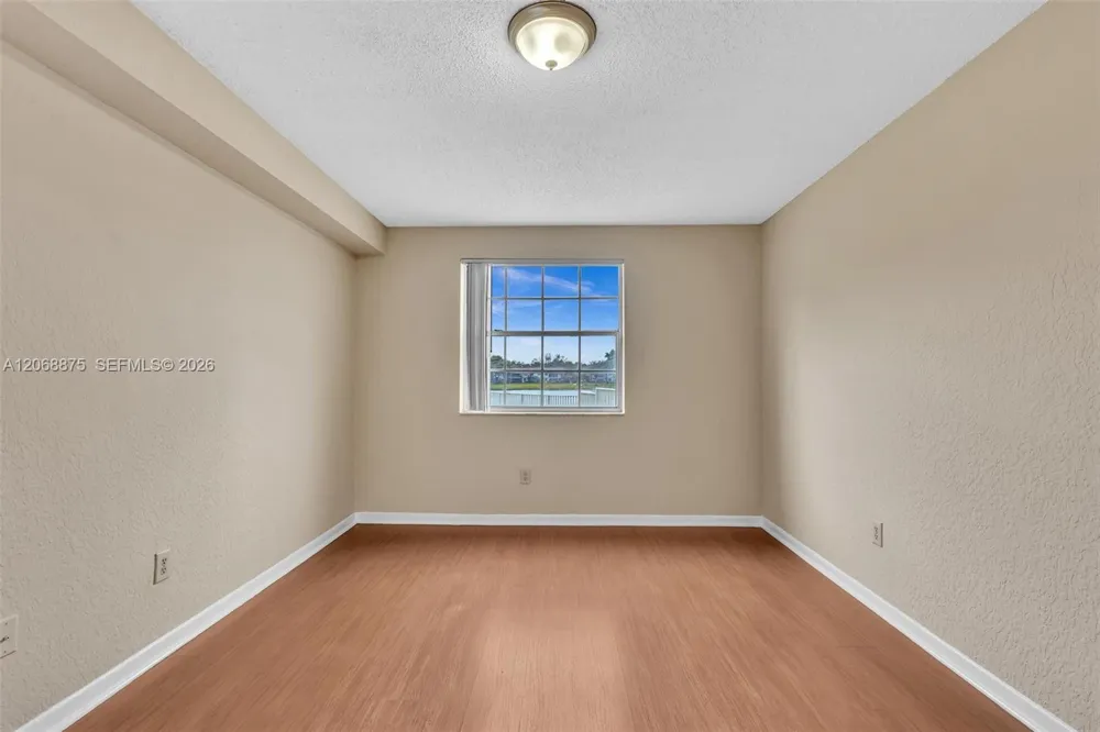 2880 Oakland Forest Dr #110 Oakland Park, FL 33309