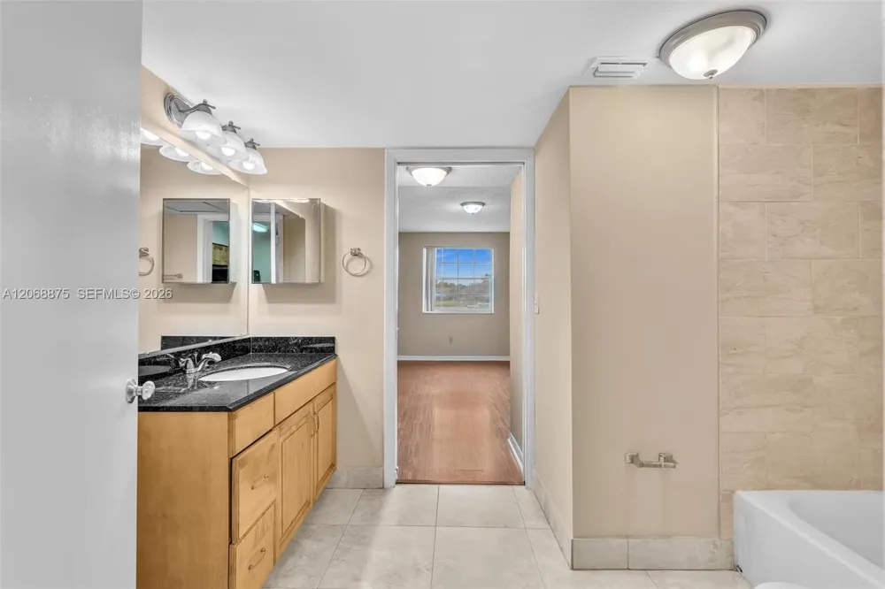 2880 Oakland Forest Dr #110 Oakland Park, FL 33309