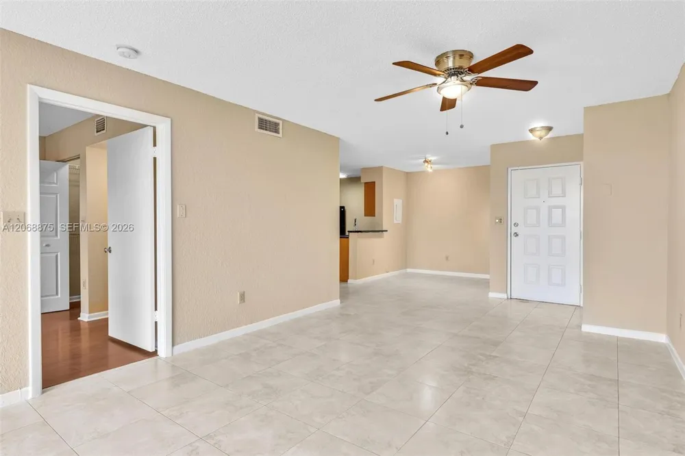 2880 Oakland Forest Dr #110 Oakland Park, FL 33309