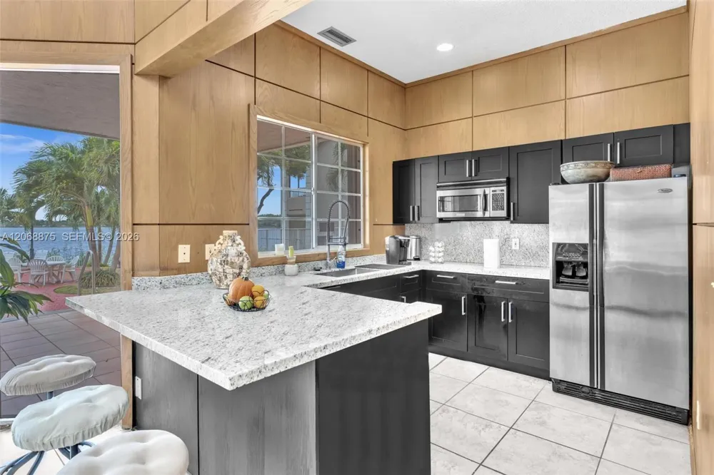 2880 Oakland Forest Dr #110 Oakland Park, FL 33309