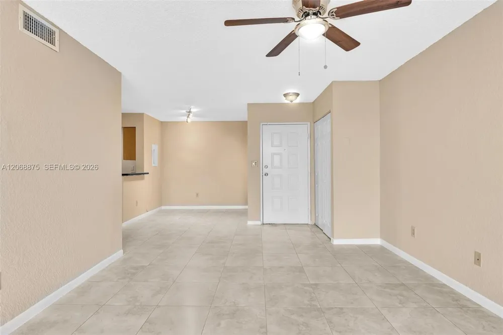 2880 Oakland Forest Dr #110 Oakland Park, FL 33309