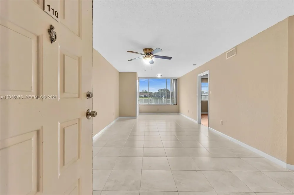 2880 Oakland Forest Dr #110 Oakland Park, FL 33309