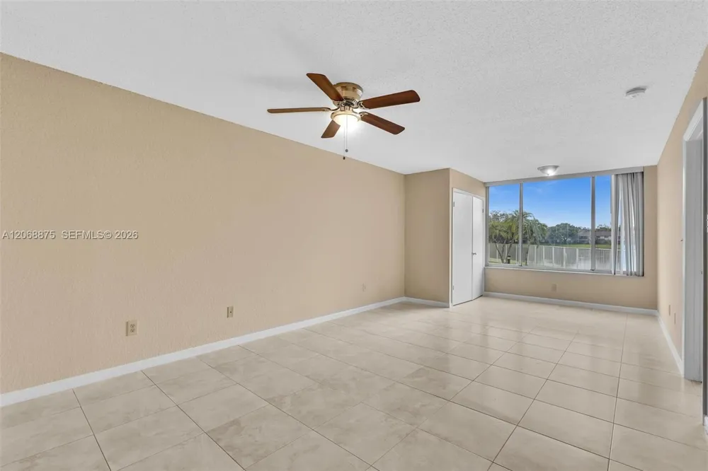 2880 Oakland Forest Dr #110 Oakland Park, FL 33309