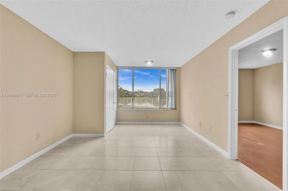 2880 Oakland Forest Dr #110 Oakland Park, FL 33309