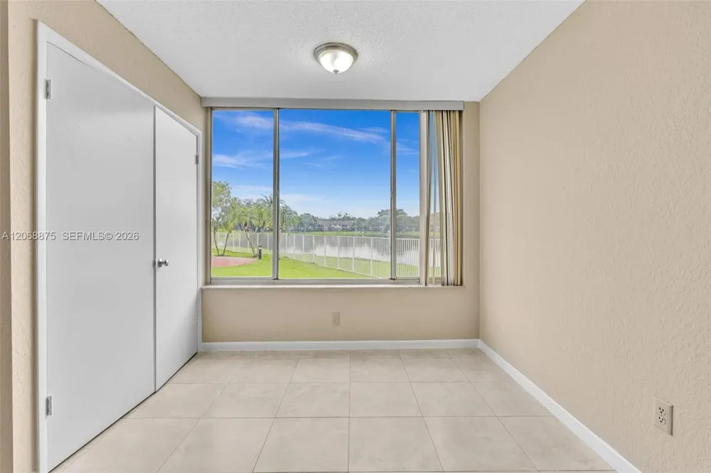 2880 Oakland Forest Dr #110 Oakland Park, FL 33309