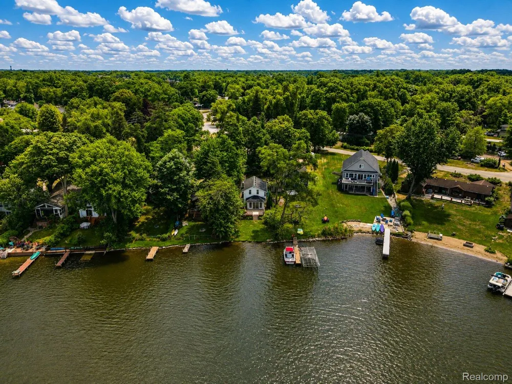 9322 Cedar Island Road White Lake Charter Township, MI 48386
