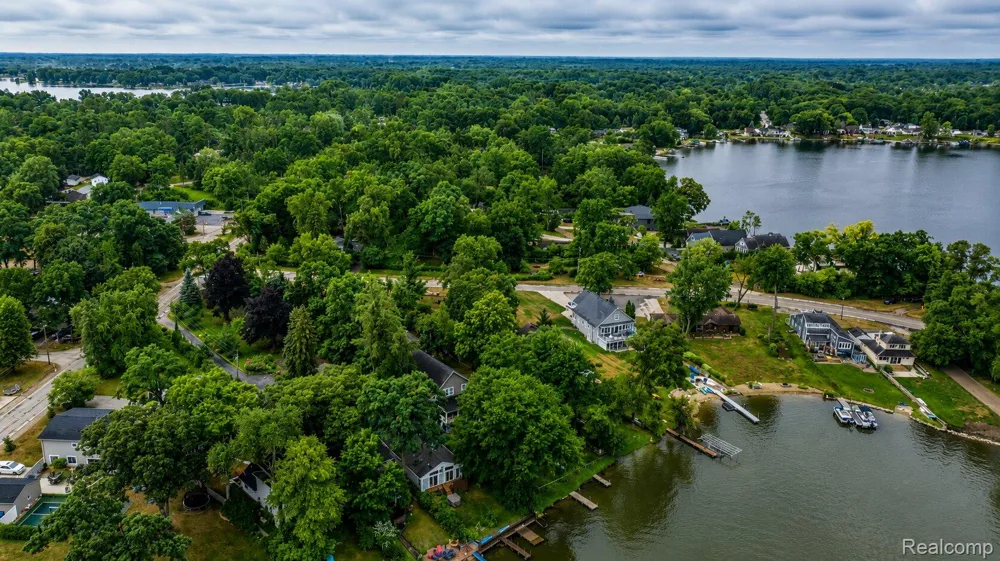 9322 Cedar Island Road White Lake Charter Township, MI 48386
