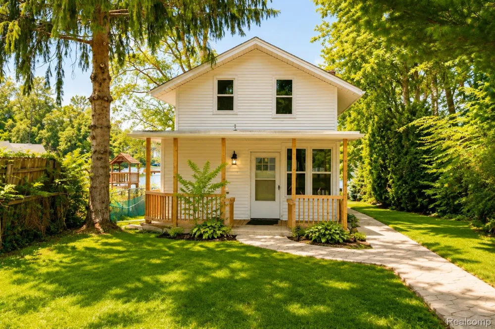9322 Cedar Island Road White Lake Charter Township, MI 48386