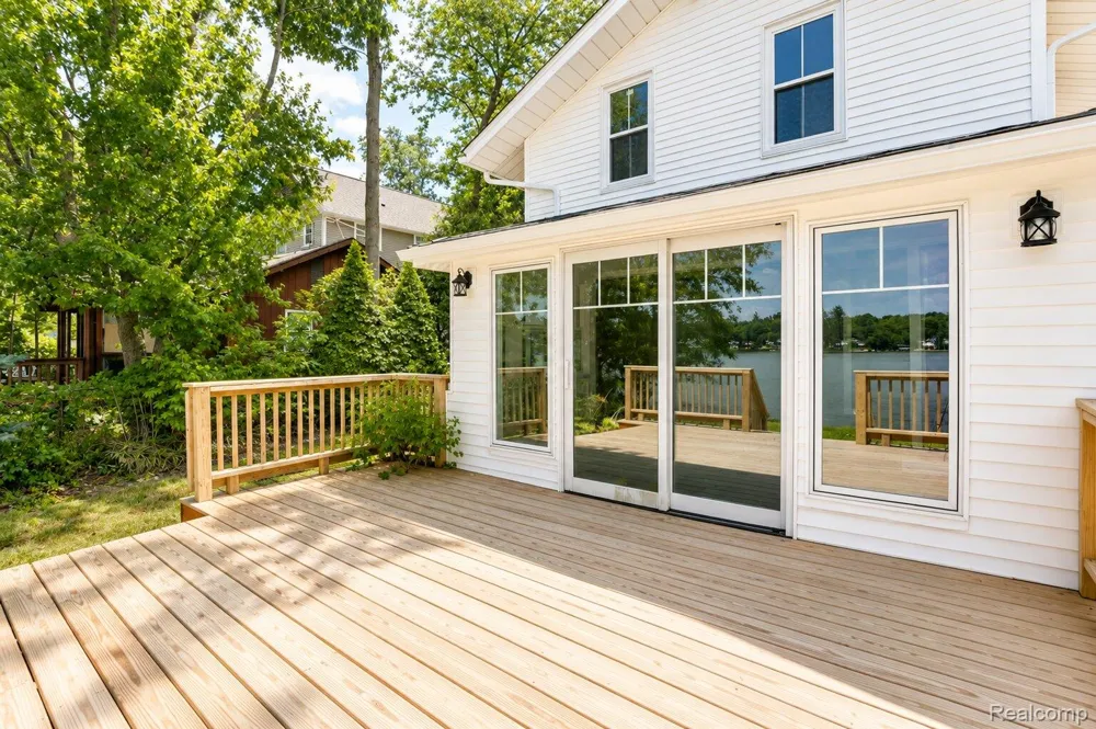 9322 Cedar Island Road White Lake Charter Township, MI 48386