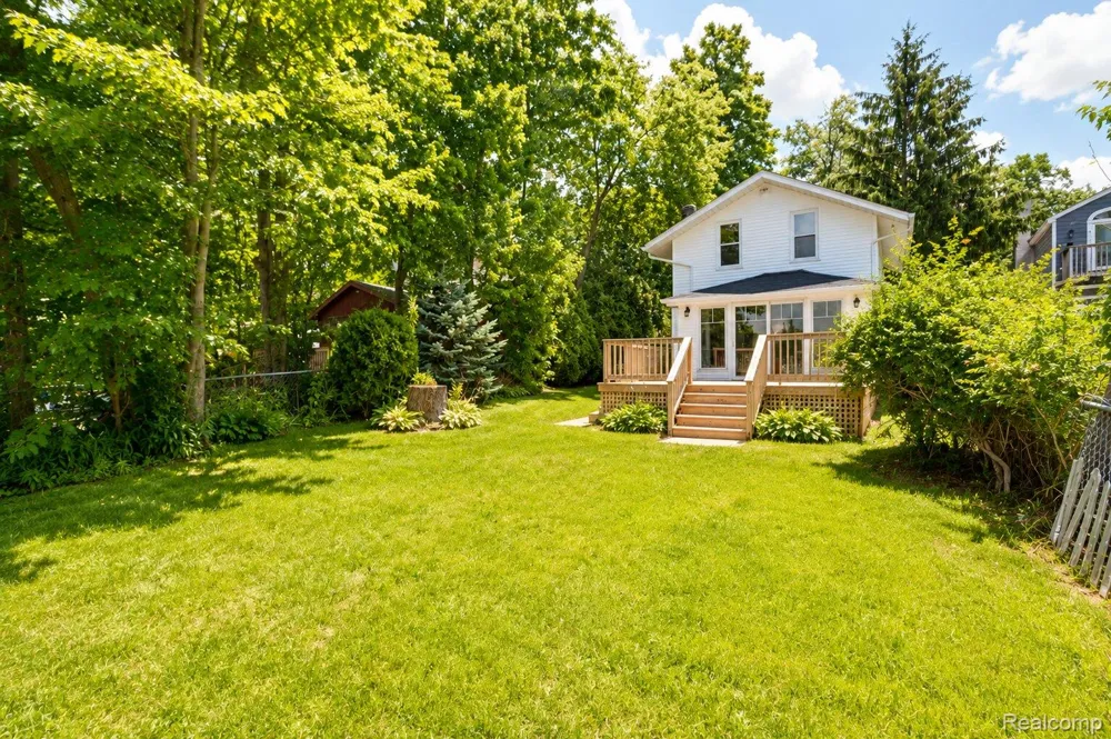 9322 Cedar Island Road White Lake Charter Township, MI 48386