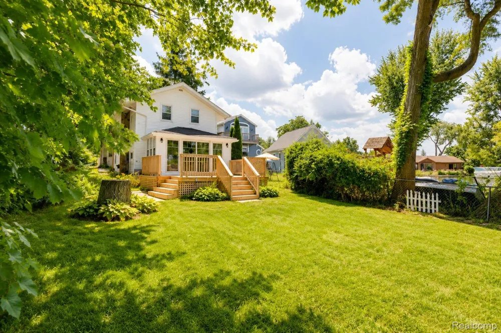 9322 Cedar Island Road White Lake Charter Township, MI 48386