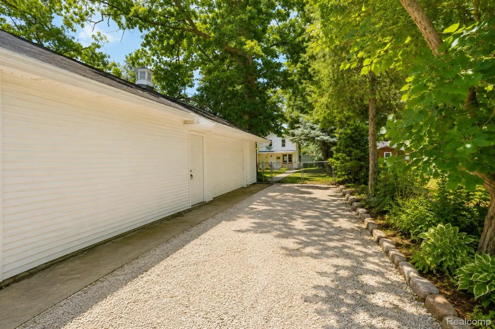 9322 Cedar Island Road White Lake Charter Township, MI 48386