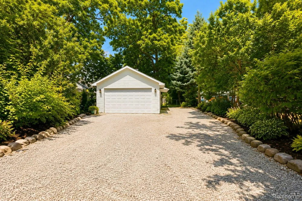 9322 Cedar Island Road White Lake Charter Township, MI 48386