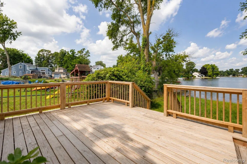 9322 Cedar Island Road White Lake Charter Township, MI 48386