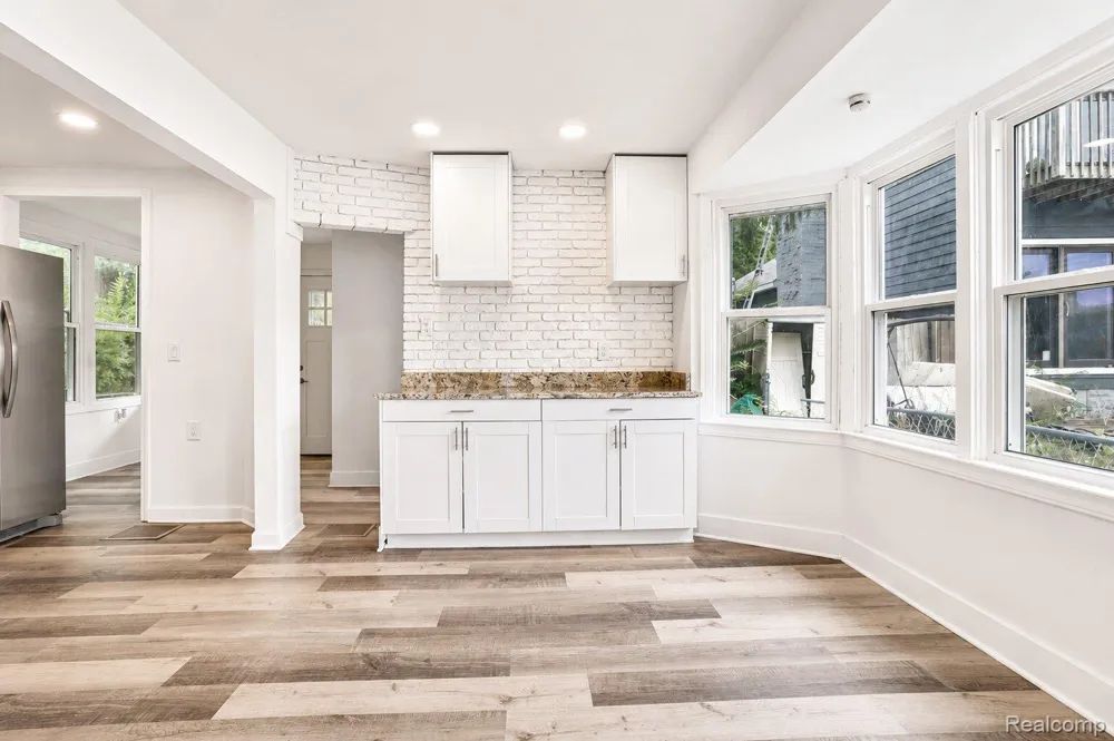 9322 Cedar Island Road White Lake Charter Township, MI 48386