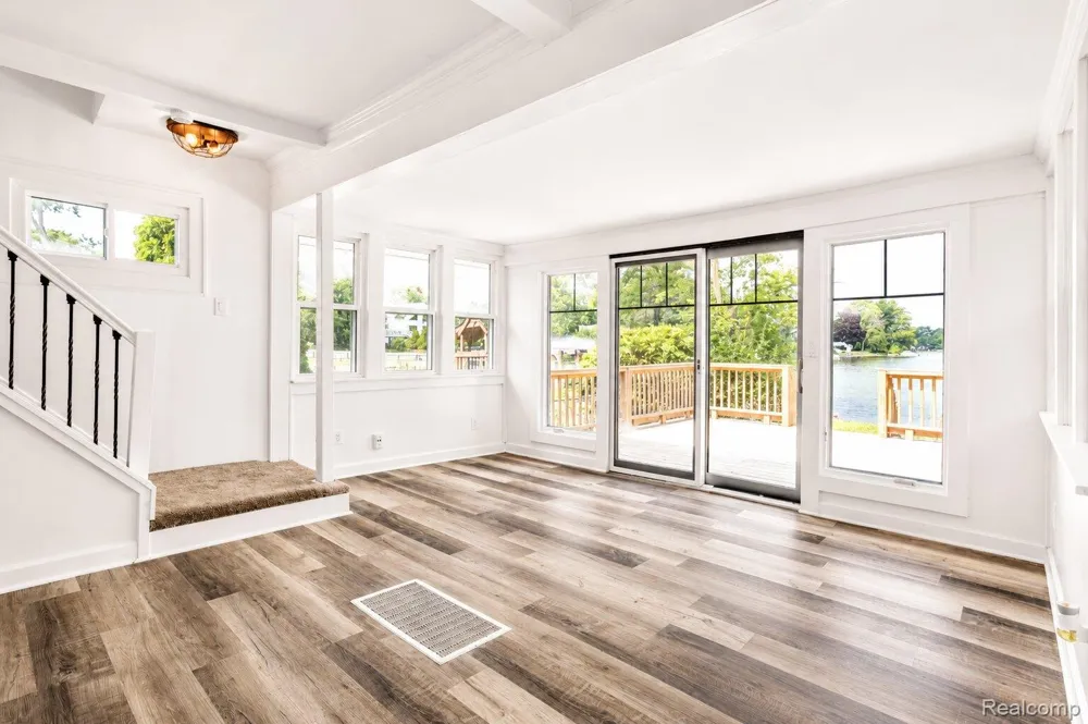 9322 Cedar Island Road White Lake Charter Township, MI 48386