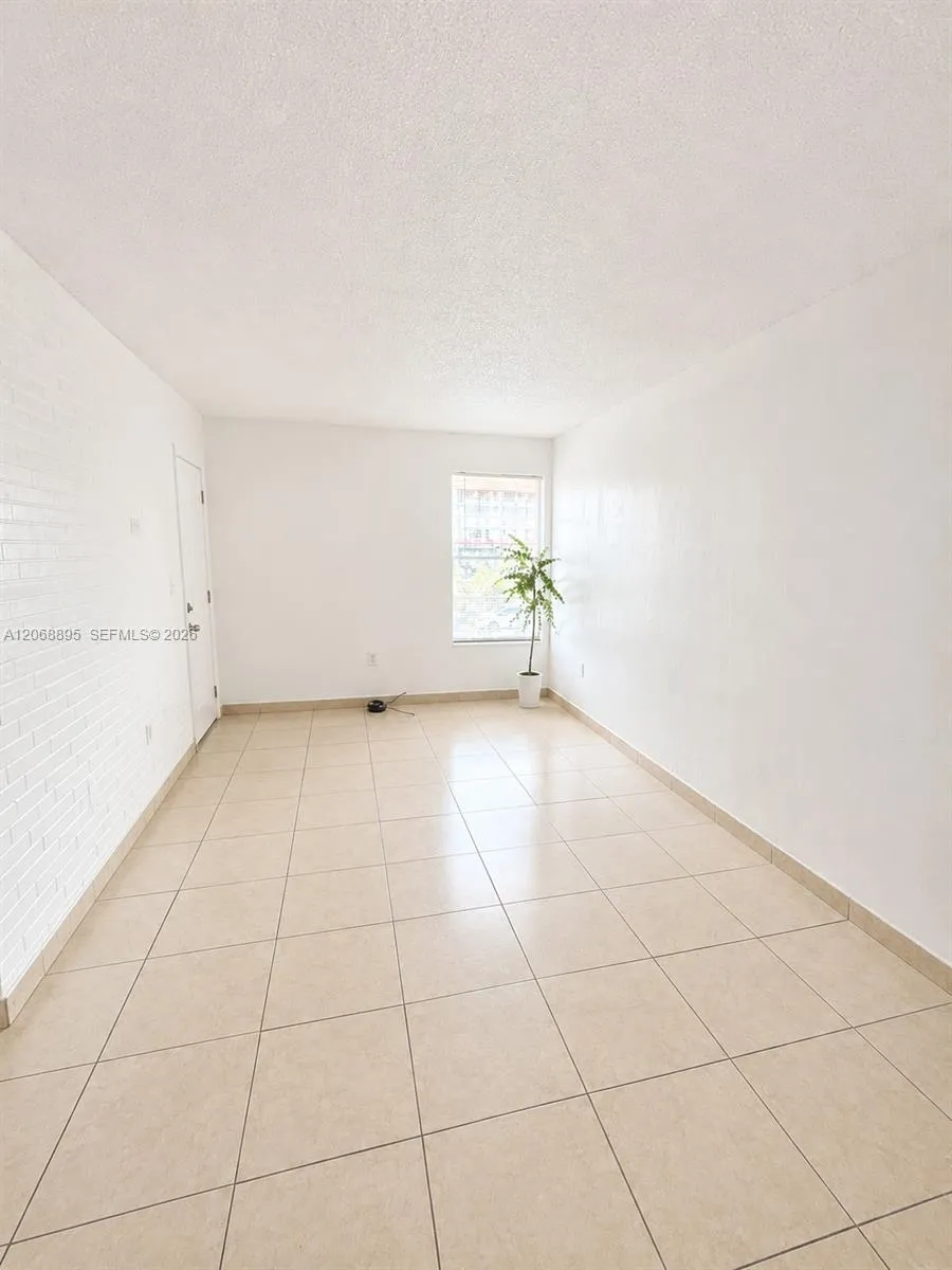 6850 W 14th Ct #25B Hialeah, FL 33014