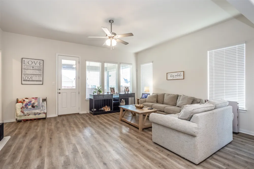 3520 Austin Street Gainesville, TX 76240