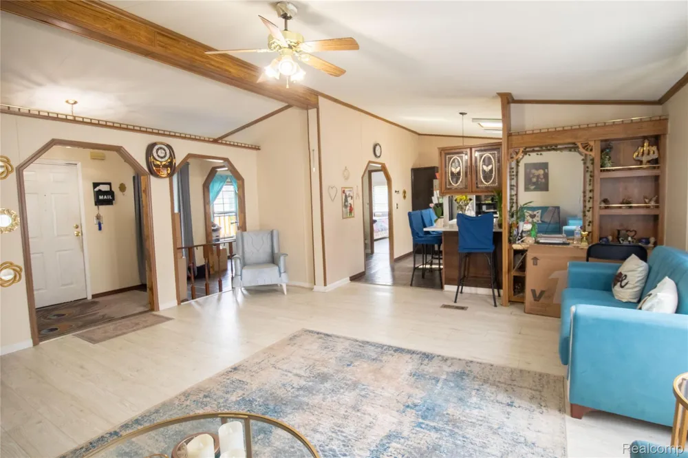 48584 Lakeview Circle Shelby Charter Township, MI 48317