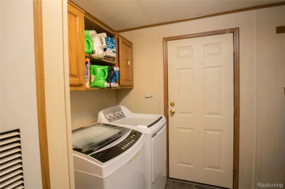 48584 Lakeview Circle Shelby Charter Township, MI 48317
