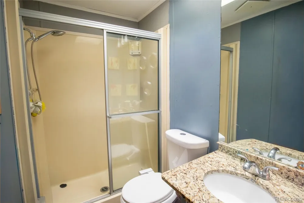 48584 Lakeview Circle Shelby Charter Township, MI 48317