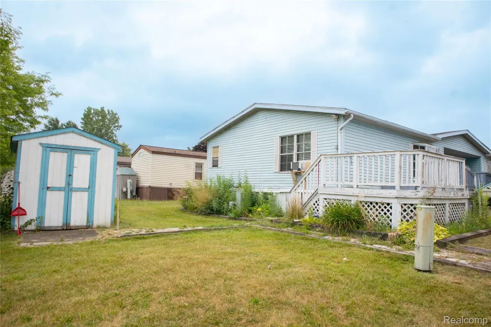 48584 Lakeview Circle Shelby Charter Township, MI 48317
