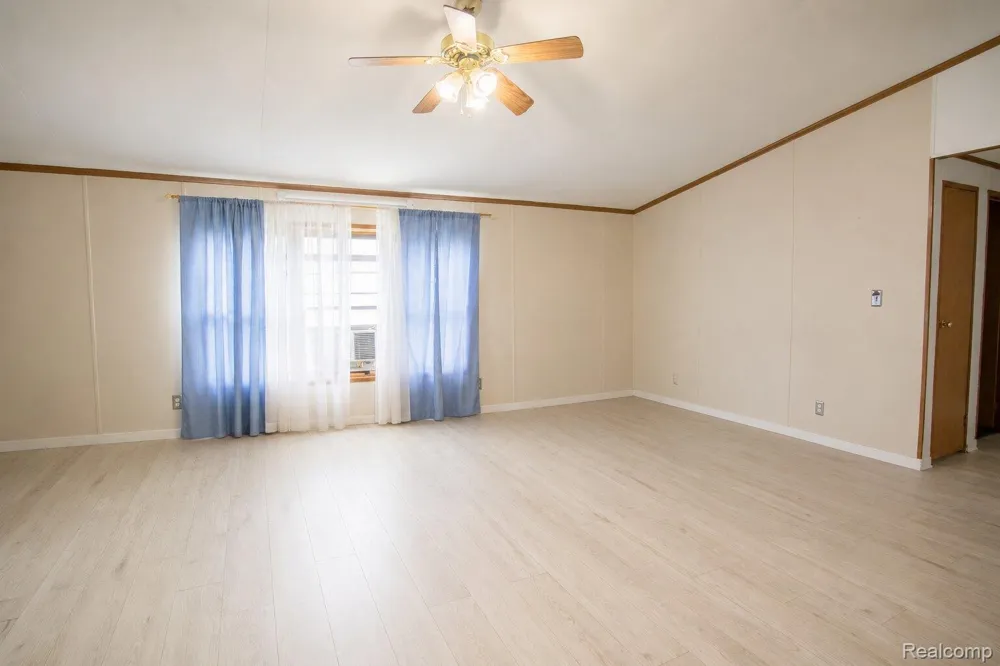 48584 Lakeview Circle Shelby Charter Township, MI 48317
