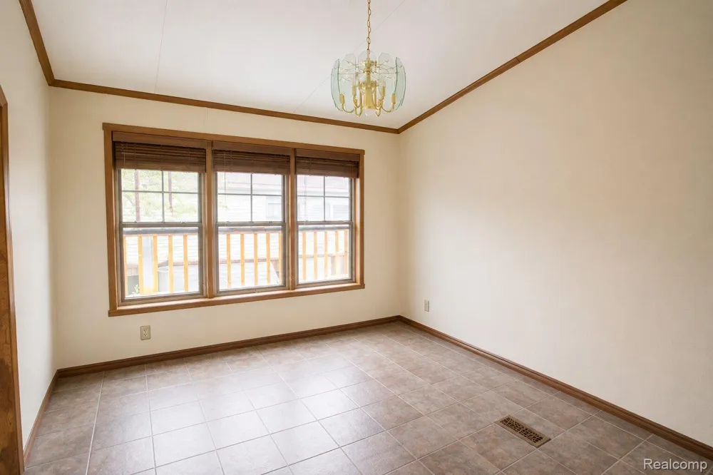 48584 Lakeview Circle Shelby Charter Township, MI 48317