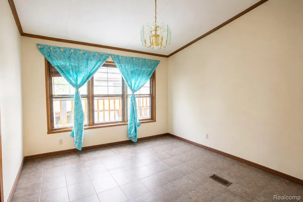 48584 Lakeview Circle Shelby Charter Township, MI 48317